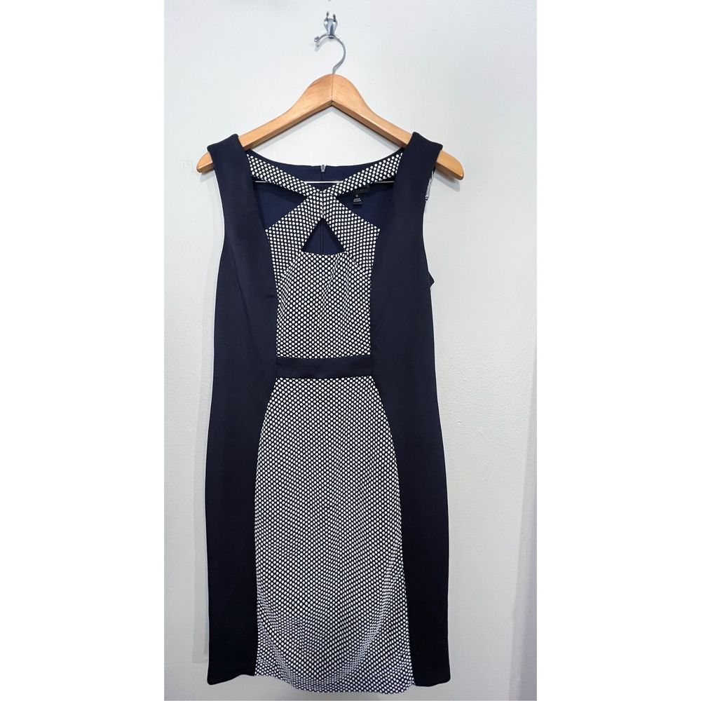 Woman’s Connected Apparel Navy & White Form Fitting Dress Size 10